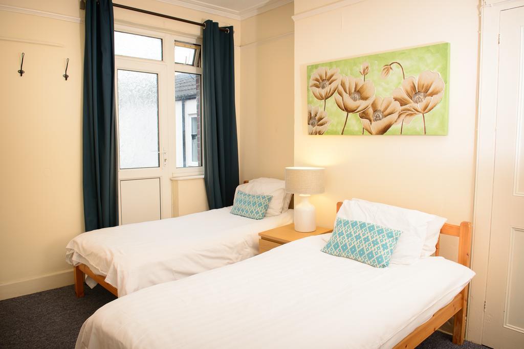 Polygon Villas Southampton Room photo